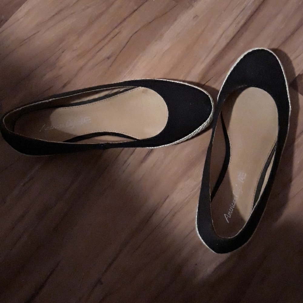 Shoes - Picture 2 of 3